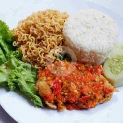 Indomie Nasi Ayam Gebrak