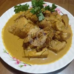 Katupek Gulai Tunjang