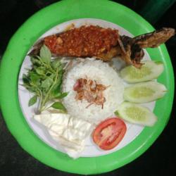 Nasi Putih / Nasi Uduk   Pecel Lele Goreng Penyet