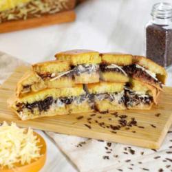 Martabak Manis Keju Cokelat