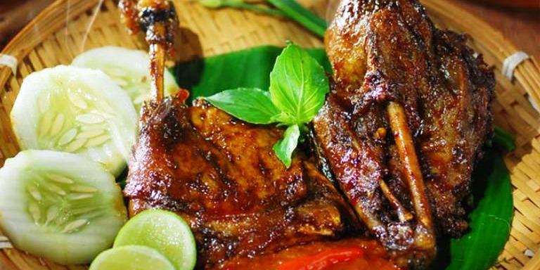 Warung Ayam Bakar Temu Rasa, Dekat Alfamart