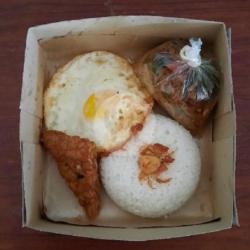 Nasi Telur Ceplok Tempe Oseng Soon