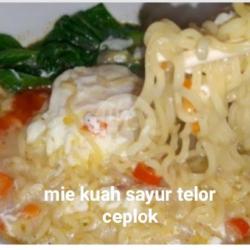 Mie Kuah Sayur Telor Ceplok