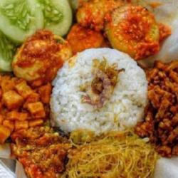 Paket Nasi Campur Jengkol Kentang Balado Mie Tempe Orek