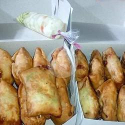 Martabak Bantal Isi Sosis Bakso