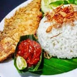 Bandeng Segar Goreng Utuh Sambel Terasi   Tahu/tempe  Nasi Putih   Es Teh