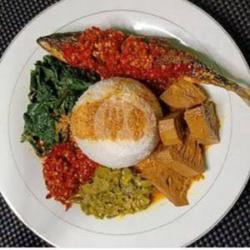 Nasi Ikan Salam Balado Komplit