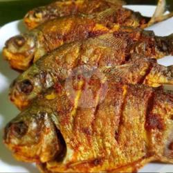 Ikan Bawal Tawar Goreng