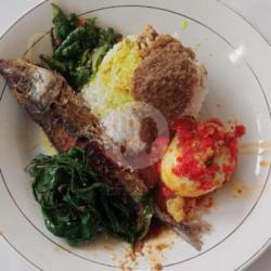 Nasi Padang Kembung Goreng Telor Balado