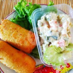 Huzaren Salad   Risoles Ayam Jamur