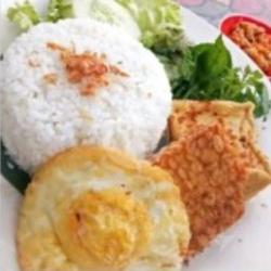 Nasi Lalapan Tempe Tahu Telor Sambel Terasi