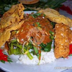 Nasi Pecel Tahu Tempe   Peyek