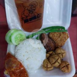 Nasi Penyetan Bakwan   Es Teh