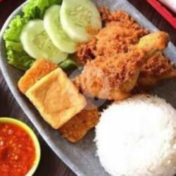 Paket 10 Nasi Putih   Ayam Goreng  Tempe  Kerupuk Udang  Lalap Timun   Sambel