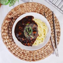 Jjajangmyeon (mie Hitam Korea)