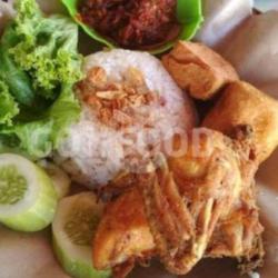 Nasi Pecal Ayam Sambal Terasi Telur Dadar/mata Sapi Tahu Terong Sayuran