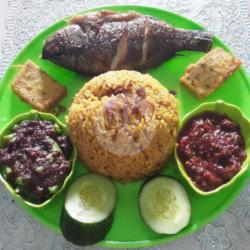 Nasi Minyak Samin Special Ikan Mujaer Goreng