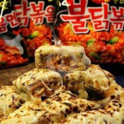 Martabak Samyang Ayam Mozzarella