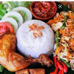 Nasi Ayam Geprek   Urap