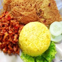 Nasi Kuning Gorengan