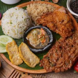 Nasi Ayam Super Komplit