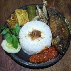 Nasi Penyetan Mujaer Goremg