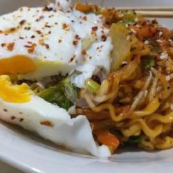 Mie Rawit Plus Telur Setengah Mateng