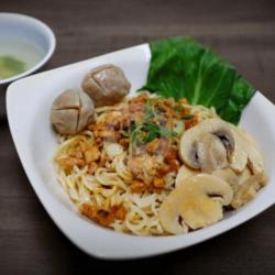 Yamie Bakso   Jamur