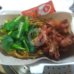 Miago (mie Ayam Goreng) Topping Sosis - Ekstra Pedas