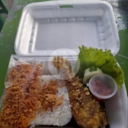 Nasi Uduk Ayam Kremes