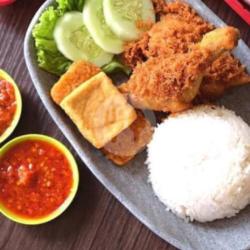 Nasi Ayam Gr Srundeng   Air Mineral