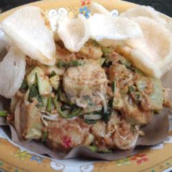 Pecel Lontong  1 Gorengan