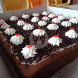 Bolu Coklat Meses Potong