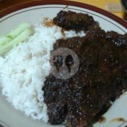 Nasi Bebek Porsi Besar Bumbu Hitam Samabal Ijo