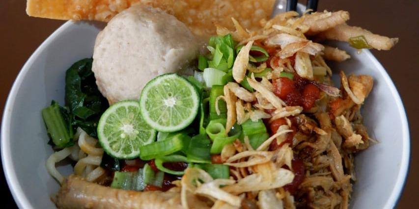 Penjual mi ayam jumbo di Kecamatan Pesantren