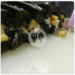 Black Forest Keju Pisang Kacang