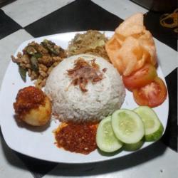 Nasi Uduk Telur Balado