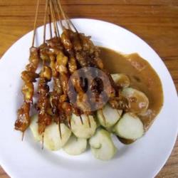 Nasi/lontong   Sate Kambing 5 Tusuk   Teh Anget