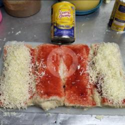 Roti Keju Strawberry