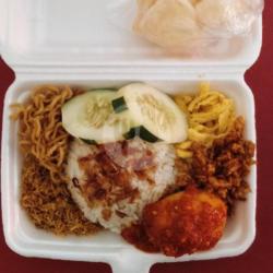 Nasi Uduk Telur Balado