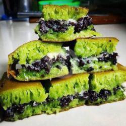 Martabak Manis Pandan Kismis