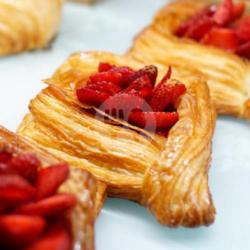 Strawberry Danish Retawu