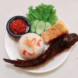 Nasi Liwet Lele Goreng Plus Lalapan