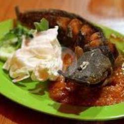 Pecel Lele Sambal Setan   Nasi