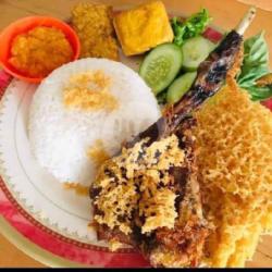 Paket  Nasi   Lele Goreng Kremes   Tahu Tempe