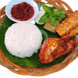 Nasi Lalapan Ayam Tempe