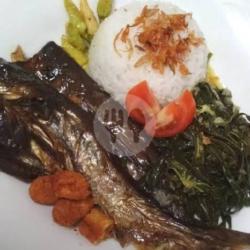 Nasi Campor Ikan Salai Gulai