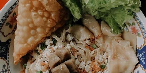 Pine Kitchen (Spesialis Tahu Tek & Nasi Goreng Daging Sapi), Suromulang Barat
