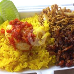 Nasi Kuning Telor Balado