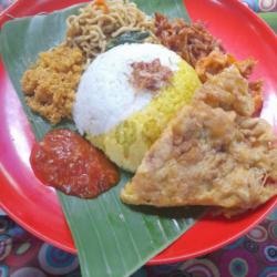 Nasi Kuning Telur Dadar